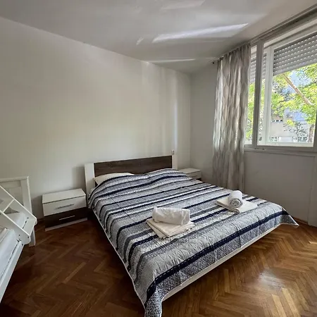 Large 3br In The Center 5bd