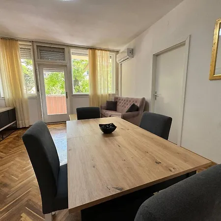 Large 3br In The Center 5bd